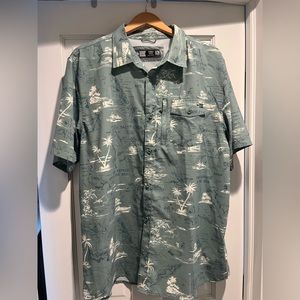 Salty Crew Technical Woven Men’s short sleeve button up.